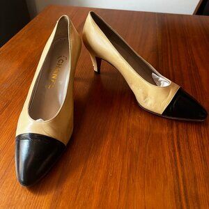Vintage CHANEL two tone pump Size 38